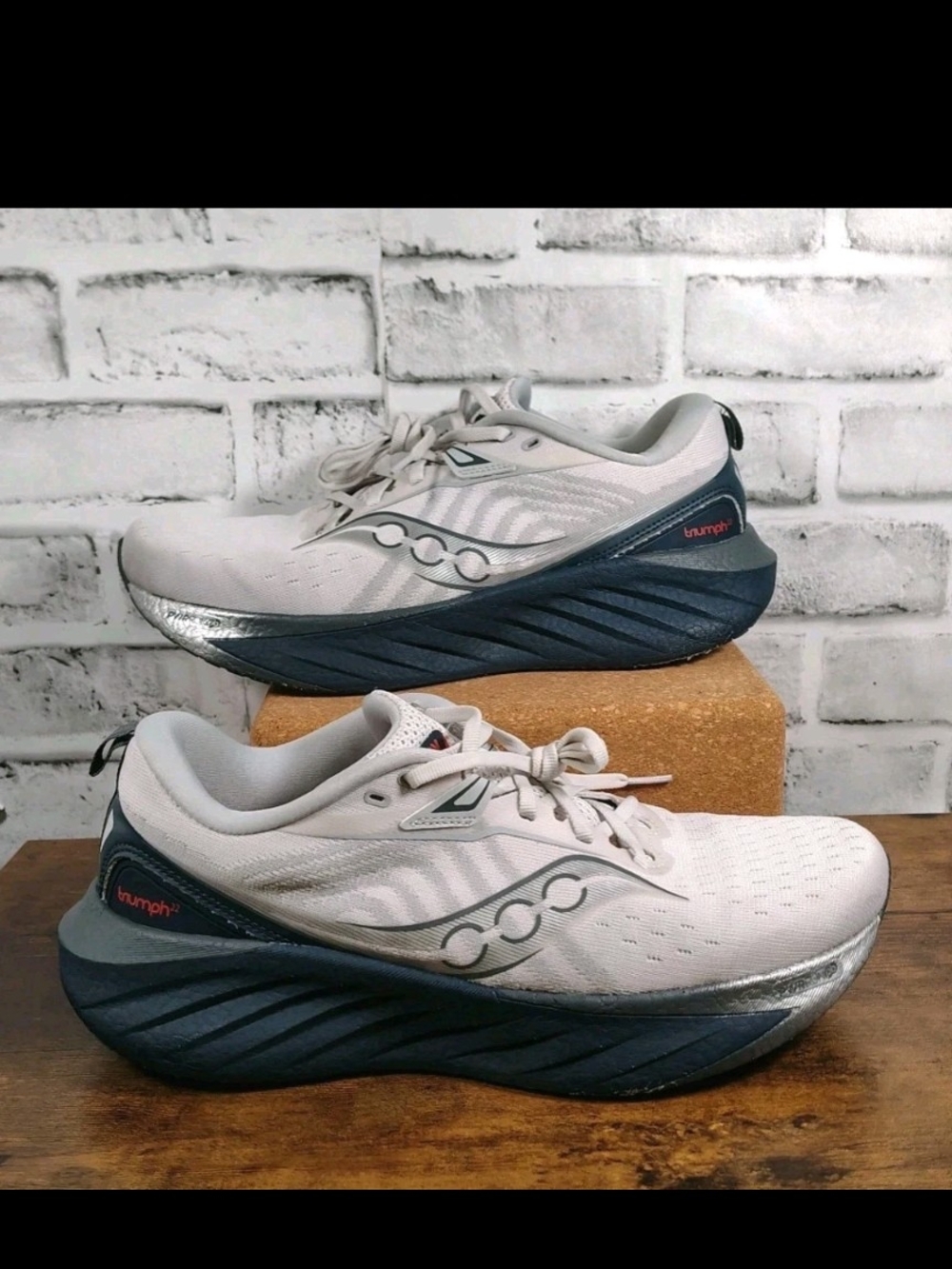 Saucony Triumph 22 S20964-218 Cloud/Navy Running Shoes Sneakers Men's Size 9.5